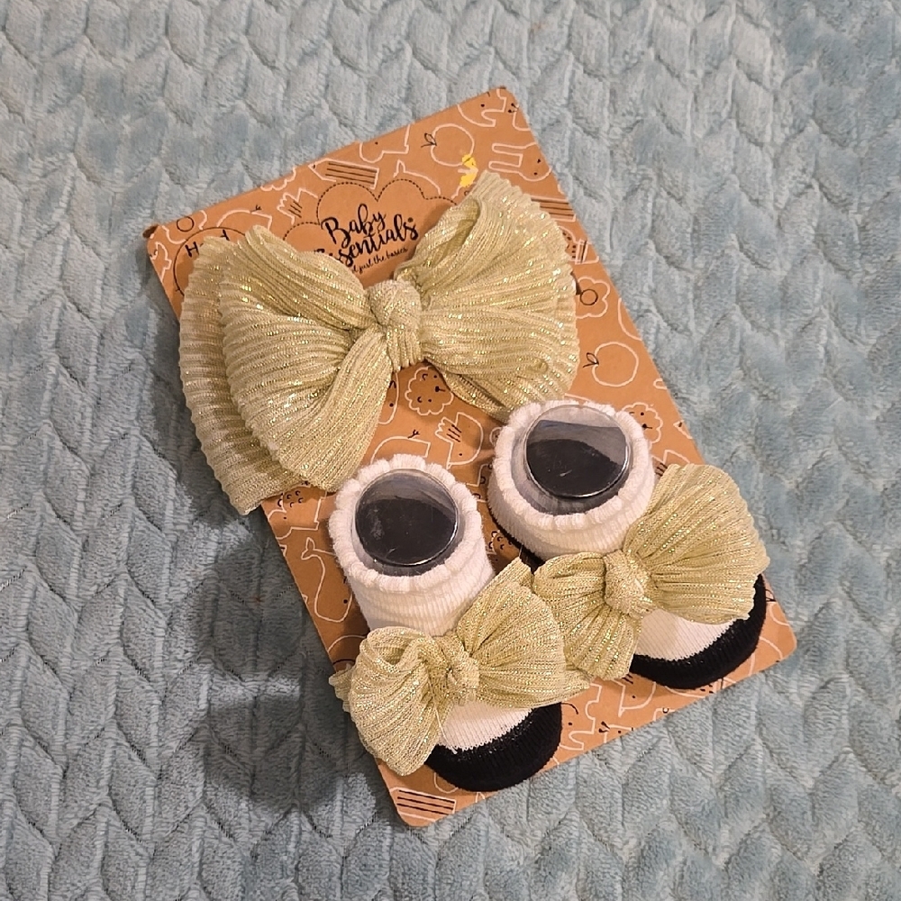 *Last Chance* Baby Essentials Gold Bow and Booties Set